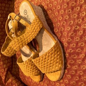 NEW No Tags Mariella BELLA-VITA Mustard Yellow SUEDE  Wedge Sandal SIZE 9 Women